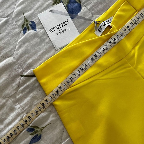 Enzzo women's shorts new with tag, yellow, size M