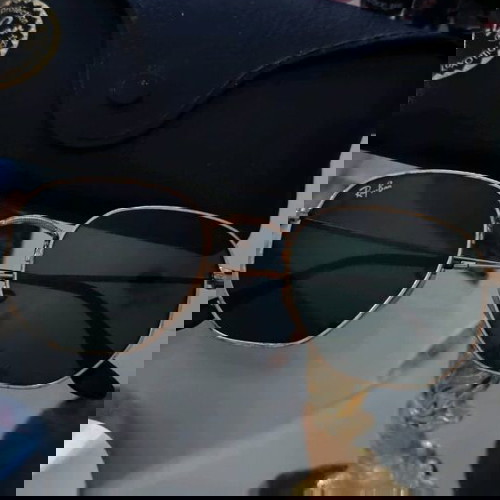 RAY BAN