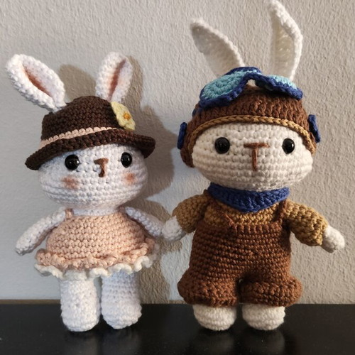 Pair of handmade amigurumi crochet dolls, 16 cm
