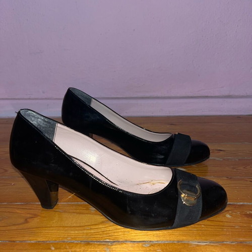 Black pumps Greek made like new, size 40, 7 cm heel