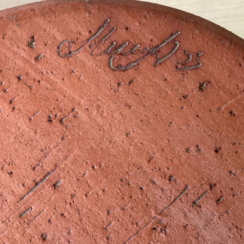 Handmade ceramic signed in excellent condition
