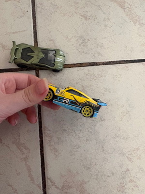 Metal toy cars pack of 2, GRC Cruz Ramirez and green