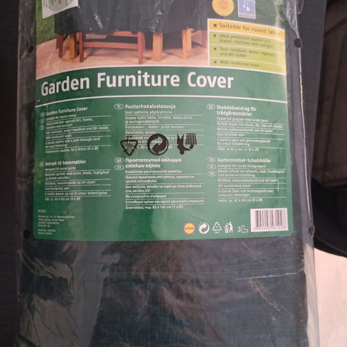 Round green table cover 82 x 165 cm like new