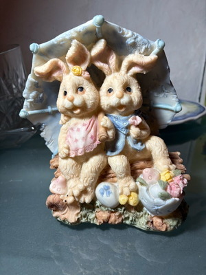 Easter bunny statue like new