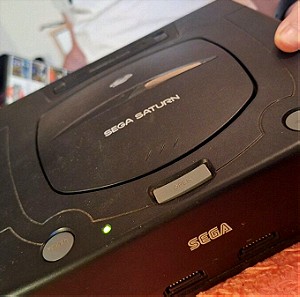 Sega Saturn με τρία παιχνίδια