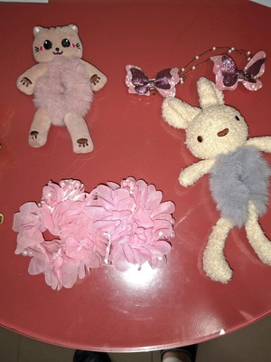 Hair ties used, set of 4