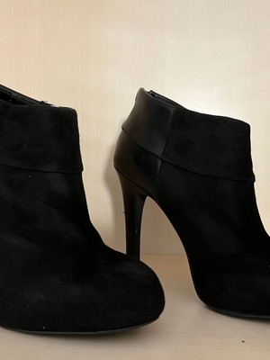 Jessica Simpson black ankle boots like new, size 38, suede and leather