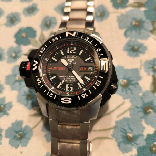 Seiko 5 Sport SKZ229K1 automatic men's watch like new