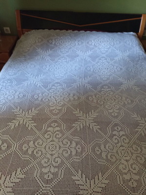 Handmade double crochet blanket new, white with decorative pillow
