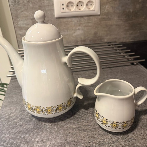 Teapot and creamer set like new, vintage Bulgarian porcelain