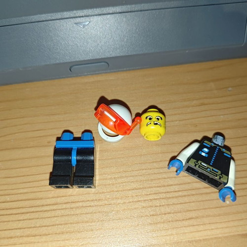 Lego vintage minifigure Ice Planet Chief used sp019