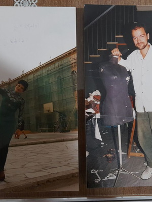 Photographs authentic like new of artists