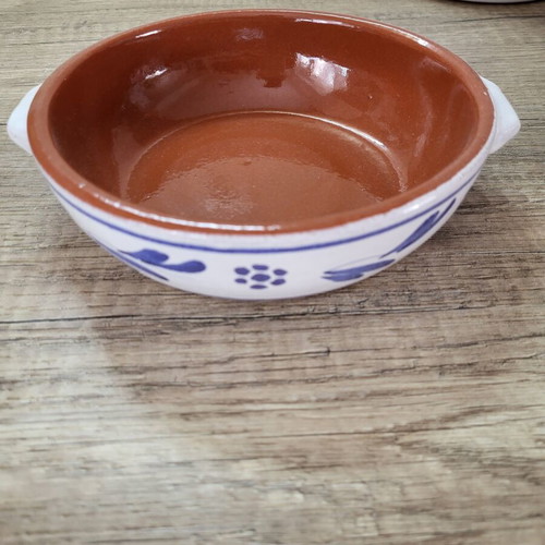 Heat-Resistant Cookware Like New, Ideal for Cooking and Decoration