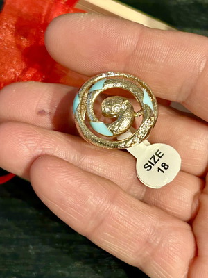 Women's ring new, hammered gold color with turquoise enamel