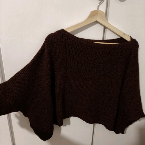 Knitted women's blouse burgundy with butterfly sleeves like new, small-medium