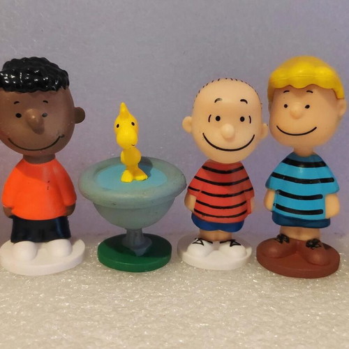 Peanuts Snoopy & Charlie Brown collectible figure set like new