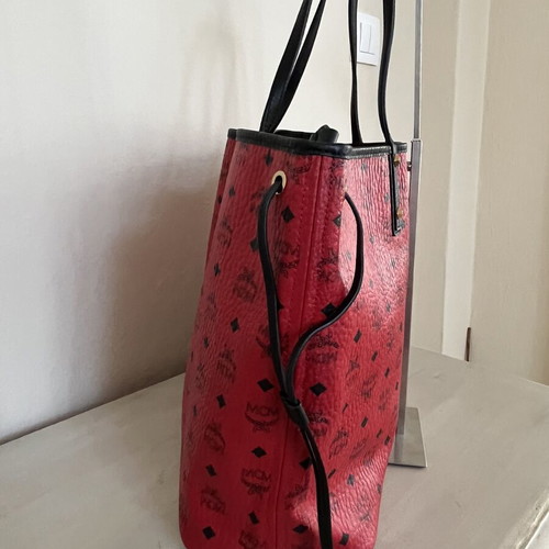 MCM Anya shoulder bag like new, red
