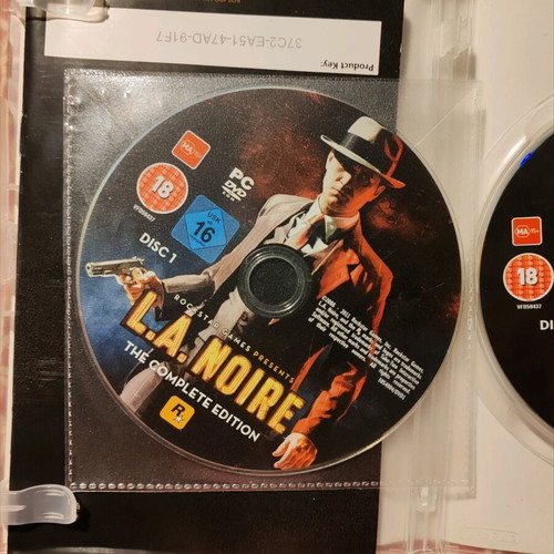 L.A. Noire PC used, missing inner case for second DVD