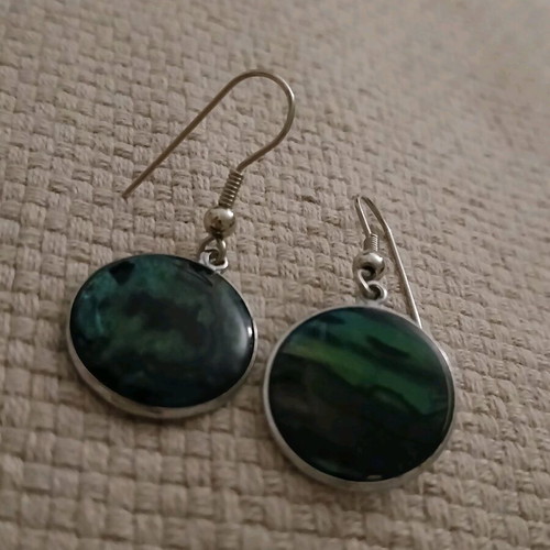 2 pairs of abalone stone effect steel earrings with matching vintage pendant