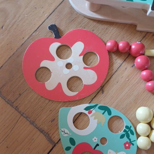 Wooden magnetic game Drypokarydos used, Classic World