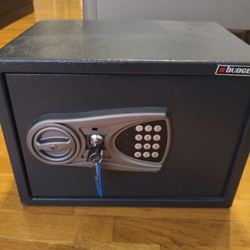 Budget Safe with Electronic Code and Key like new