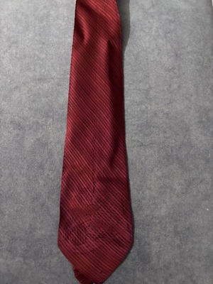 Tie like new, red