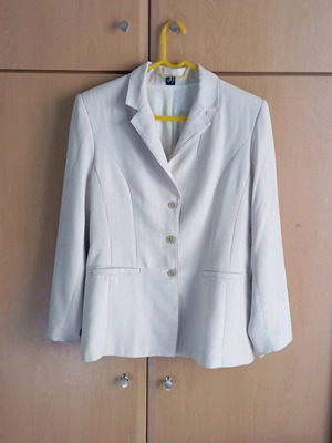Ecru three-button jacket like new