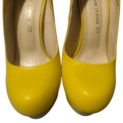 Fratelli Petridi yellow pumps like new size 37 with free denim skirt