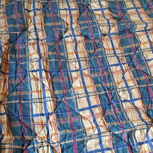 Multicolored quilt like new