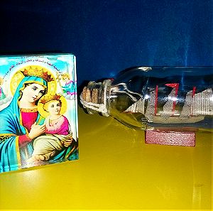 Γυάλινη εικόνα της Παναγίας , διπλής όψεως και δώρο καραβάκι σε γυάλινο μπουκάλι