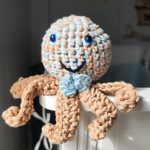 Knitted octopus new