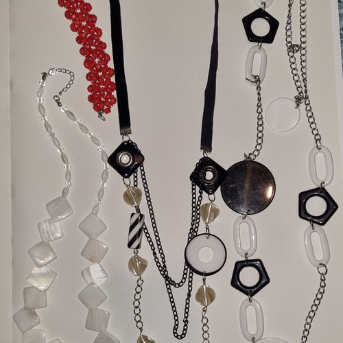 Various necklaces, bracelets and earrings like new