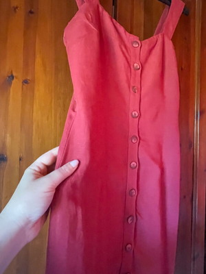 Red dress like new with Greek stitching buttons Enzzo