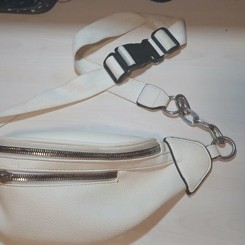 Classic banana bag white like new, crossbody