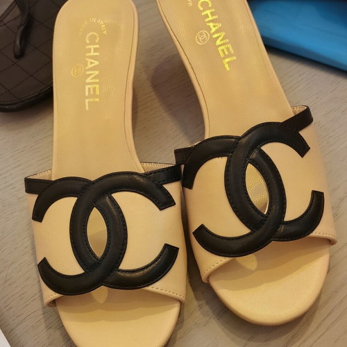 Chanel beige leather heels, size 37