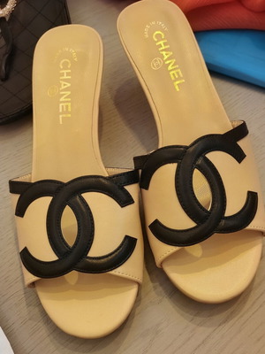 Chanel beige leather heels, size 37