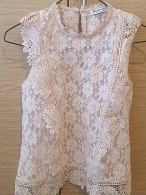 Stradivarius lace top size small like new pink