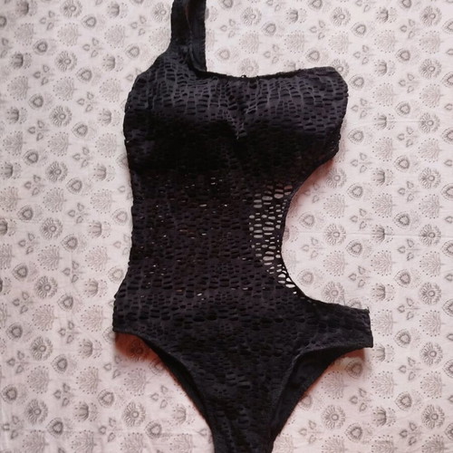 One-piece swimsuit size M black like new