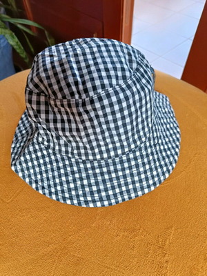 Καπέλο bucket Bershka για κορίτσια σαν καινούργιο, διπλής όψης