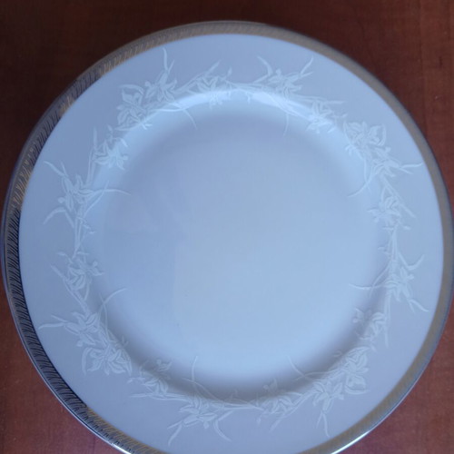 Bavaria porcelain plates set of 6, like new