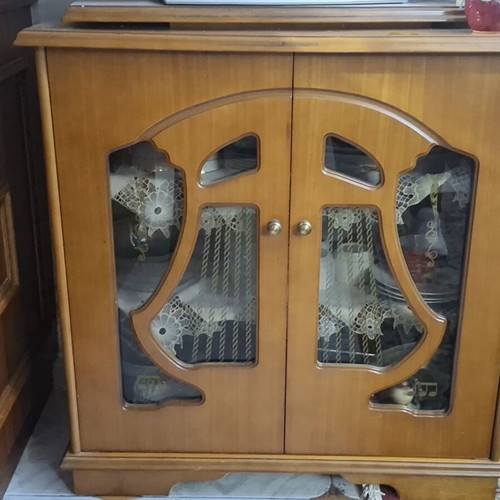 Display cabinet with glass and rotating wood top, like new