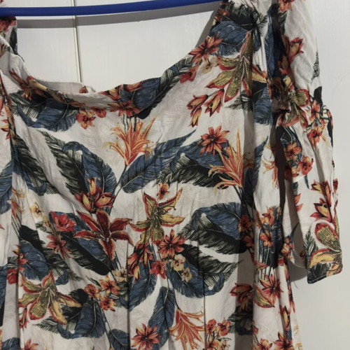 Floral blouse with open shoulders and 3/4 sleeves, size 42, like new