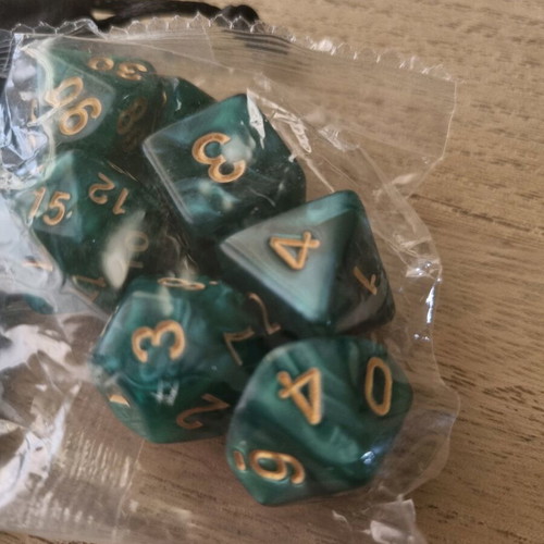 Dice set 7pcs green like new with pouch for Dungeons and Dragons RPG