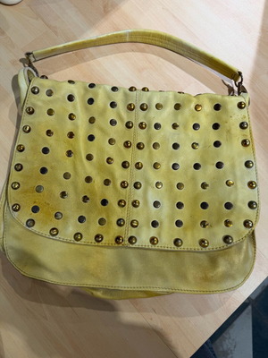 Leather vintage yellow handbag like new