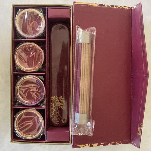 Aromatherapy set with base and 4 ceramic jars