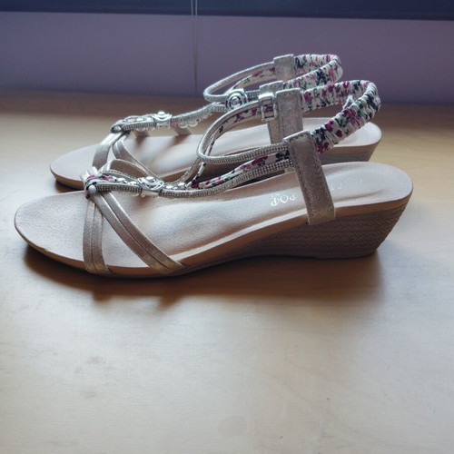 Women's sandals size 40 like new, colorful and gold