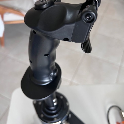 Joystick KG12 Gen.1 Grip with Gunfighter Mk.II and Desk Mount like new