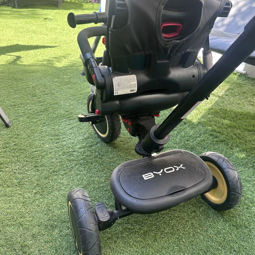 Byox tricycle like new with sunshade and foldable design