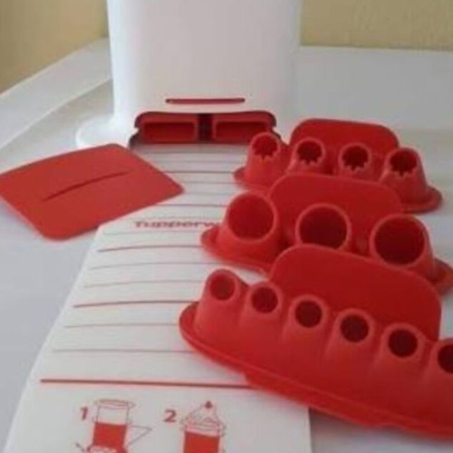 Tupperware Roll Press 630ml new with 4 attachments for cookies