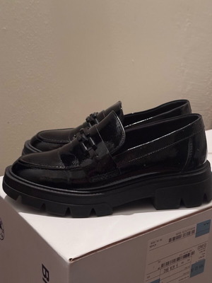 S.Oliver moccasins size 37 like new, patent leather